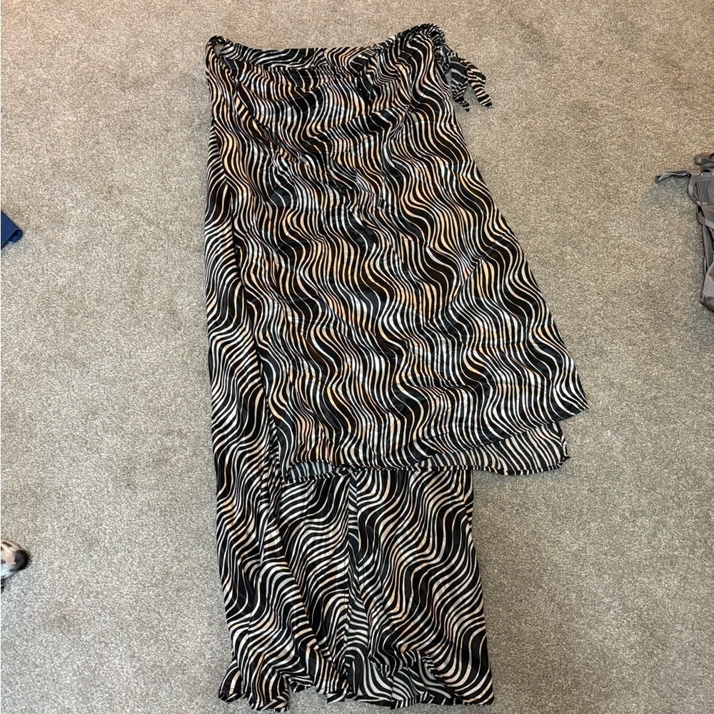 Chic Black and White Striped Midi Dress or skirt